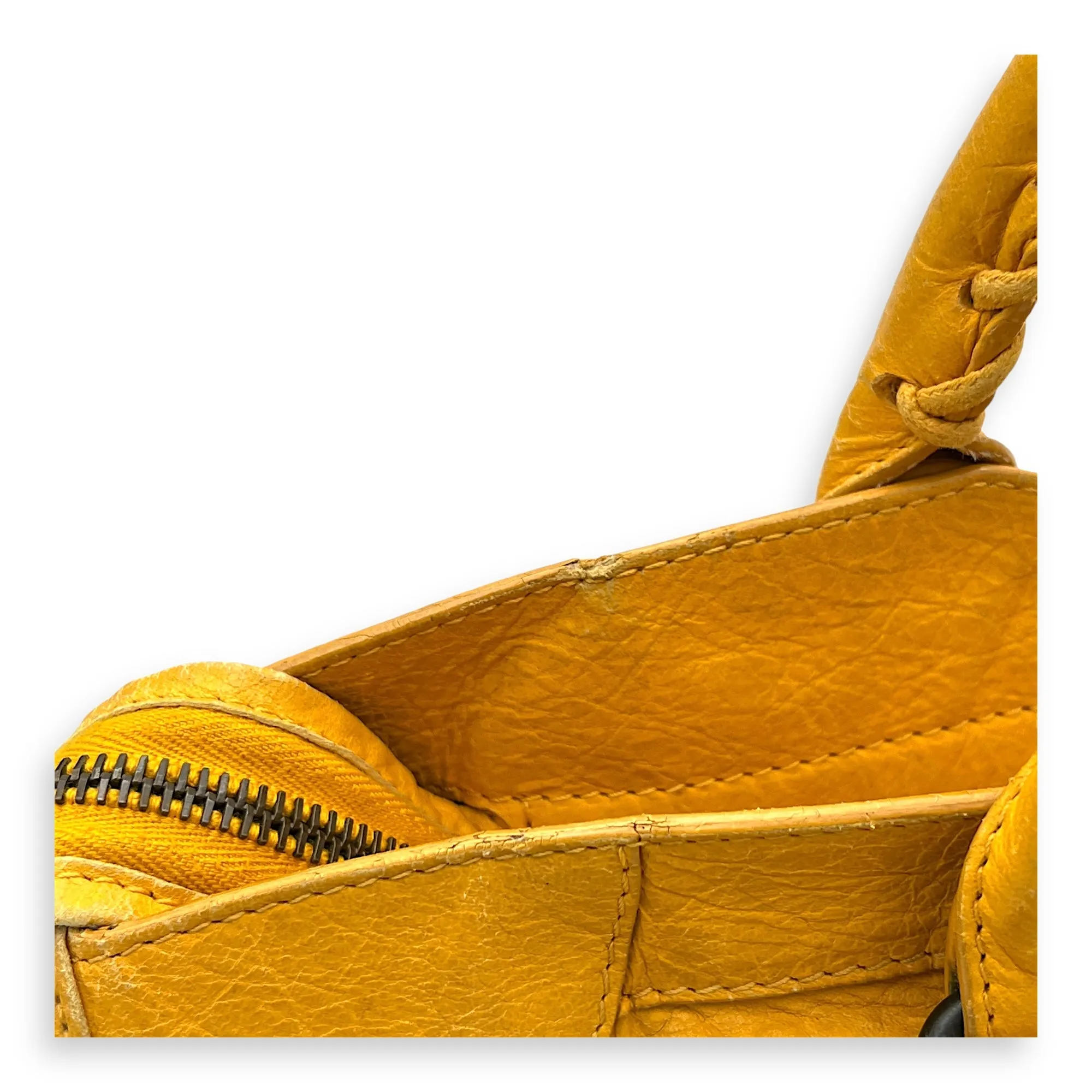 City Top handle bag in Distressed leather, Antique Brass Hardware