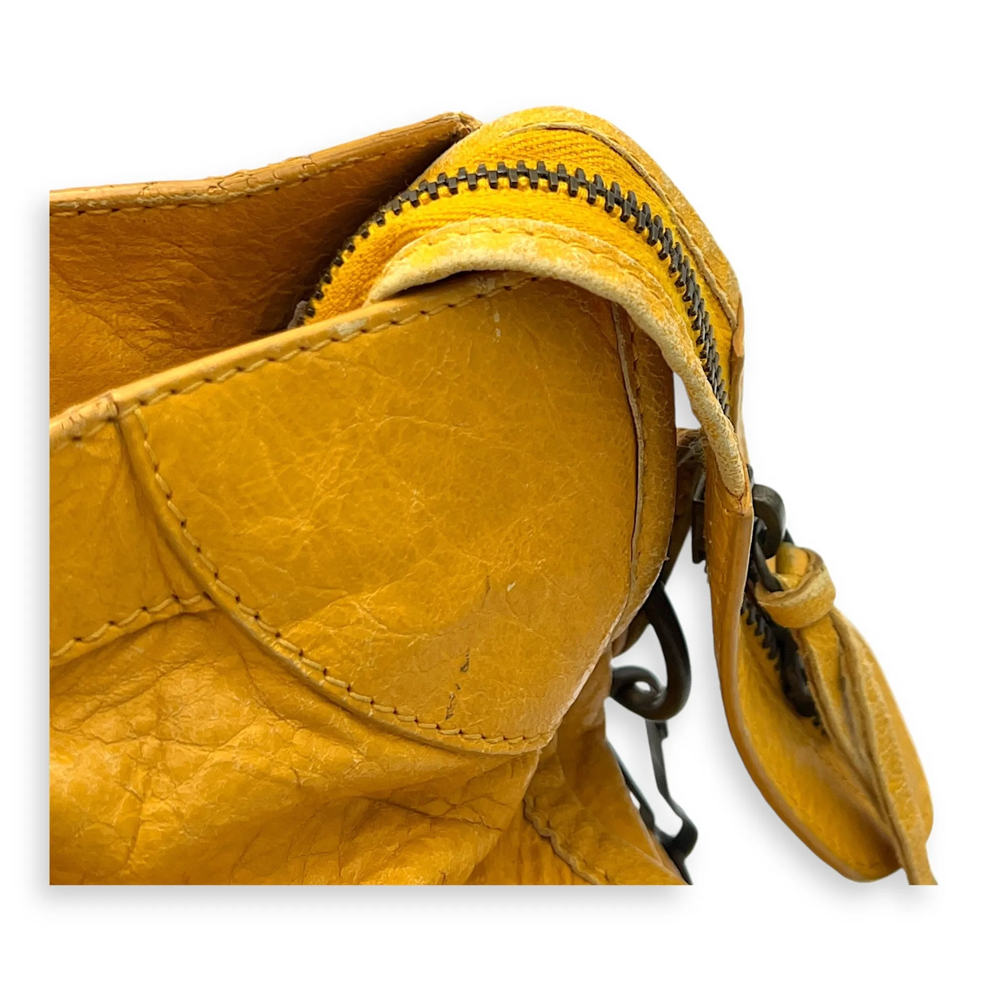 City Top handle bag in Distressed leather, Antique Brass Hardware