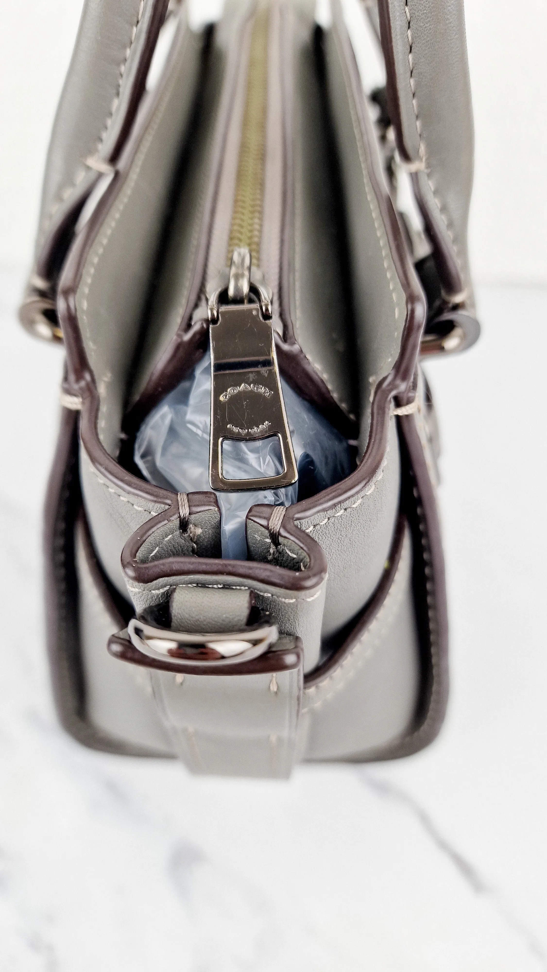 Coach Swagger 21 in Grey Smooth Leather - Handbag Crossbody Bag - Coach 22719