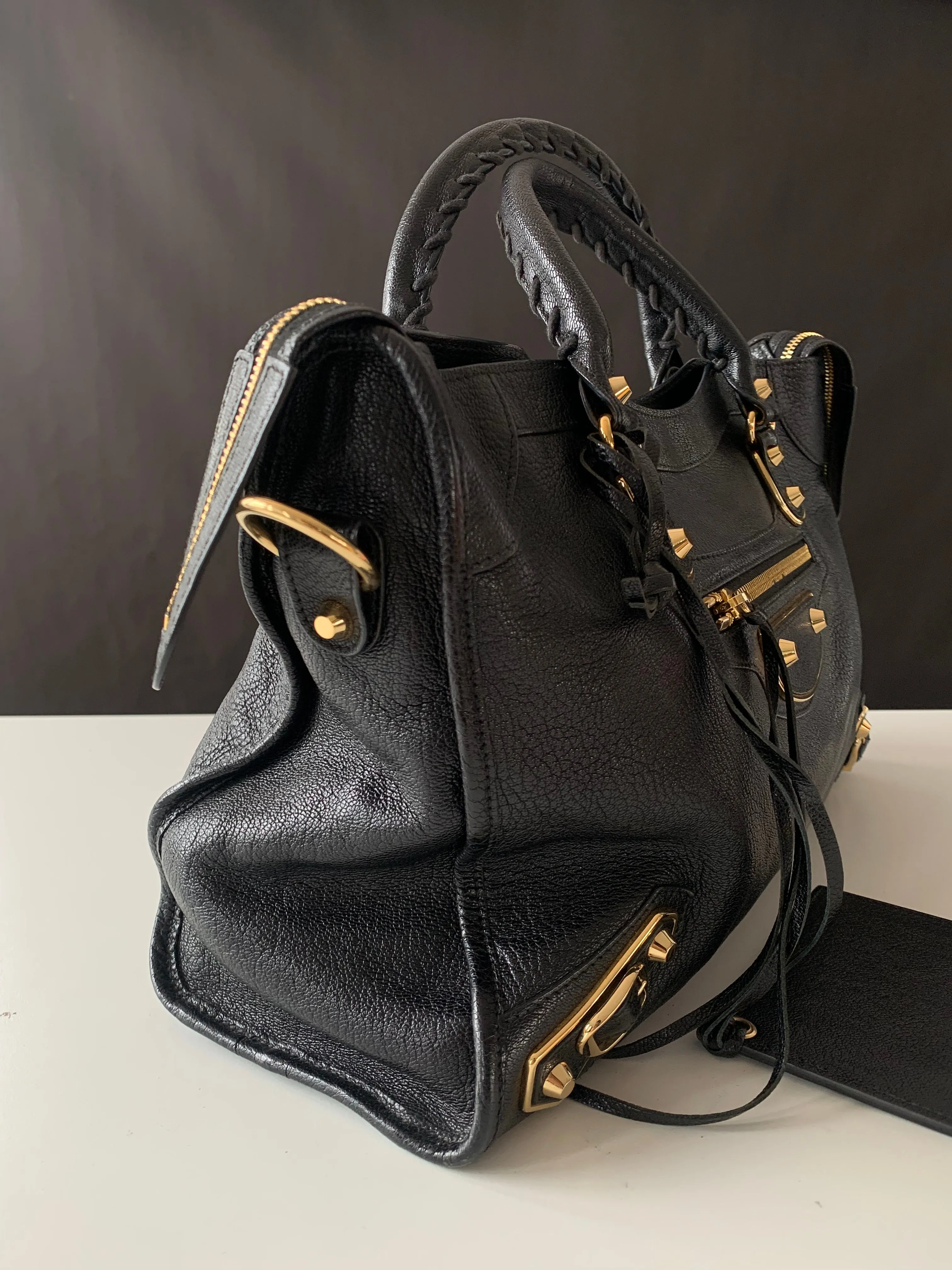 <b>BALENCIAGA</b> <br>Medium City Metallic Edge