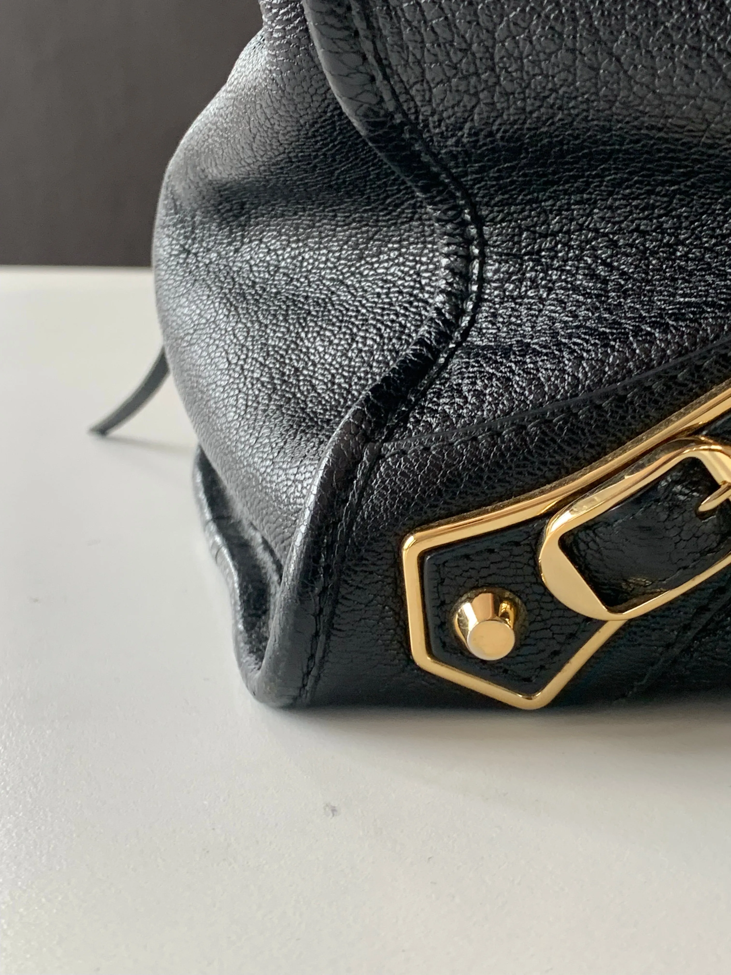 <b>BALENCIAGA</b> <br>Medium City Metallic Edge