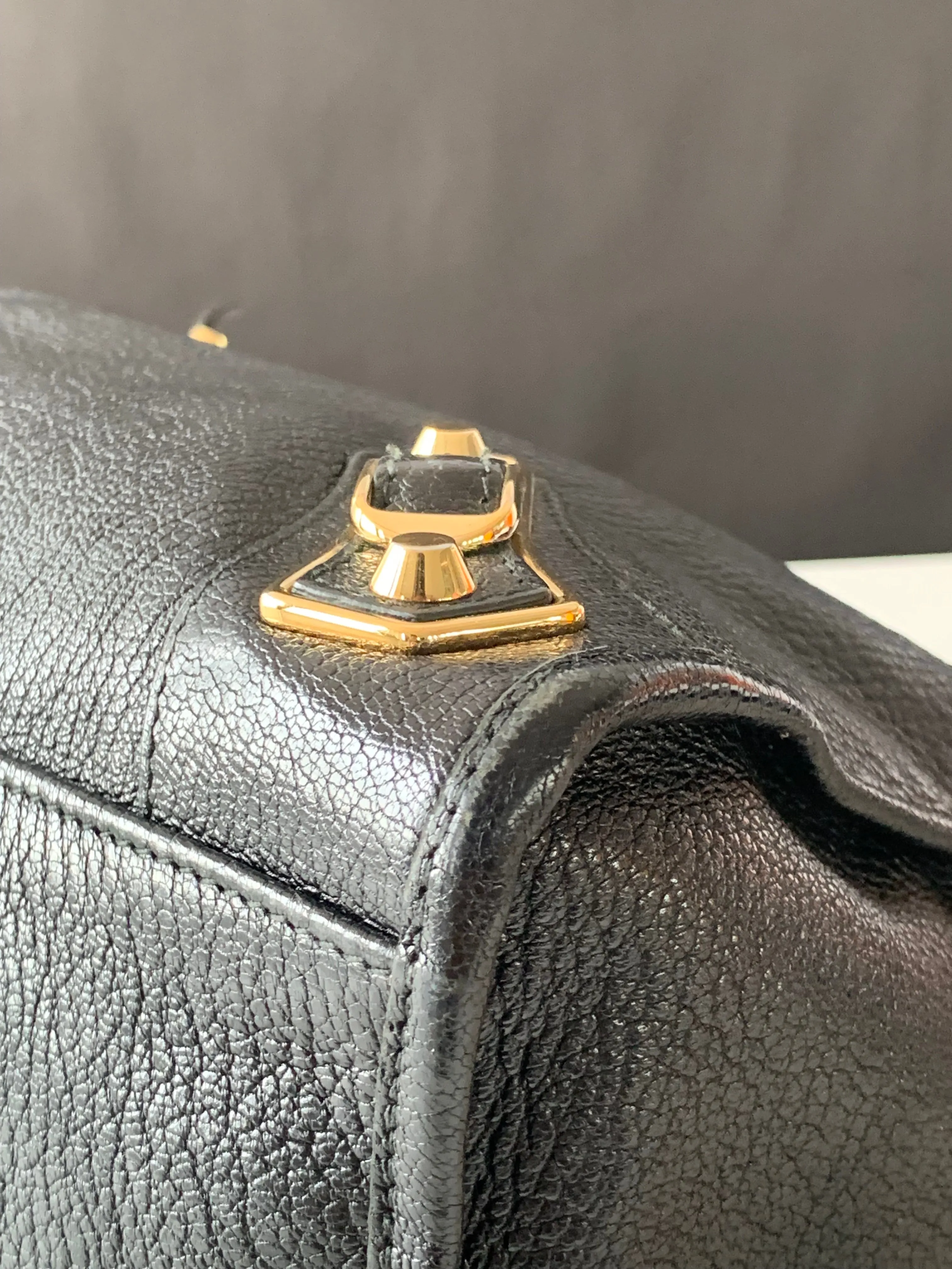 <b>BALENCIAGA</b> <br>Medium City Metallic Edge