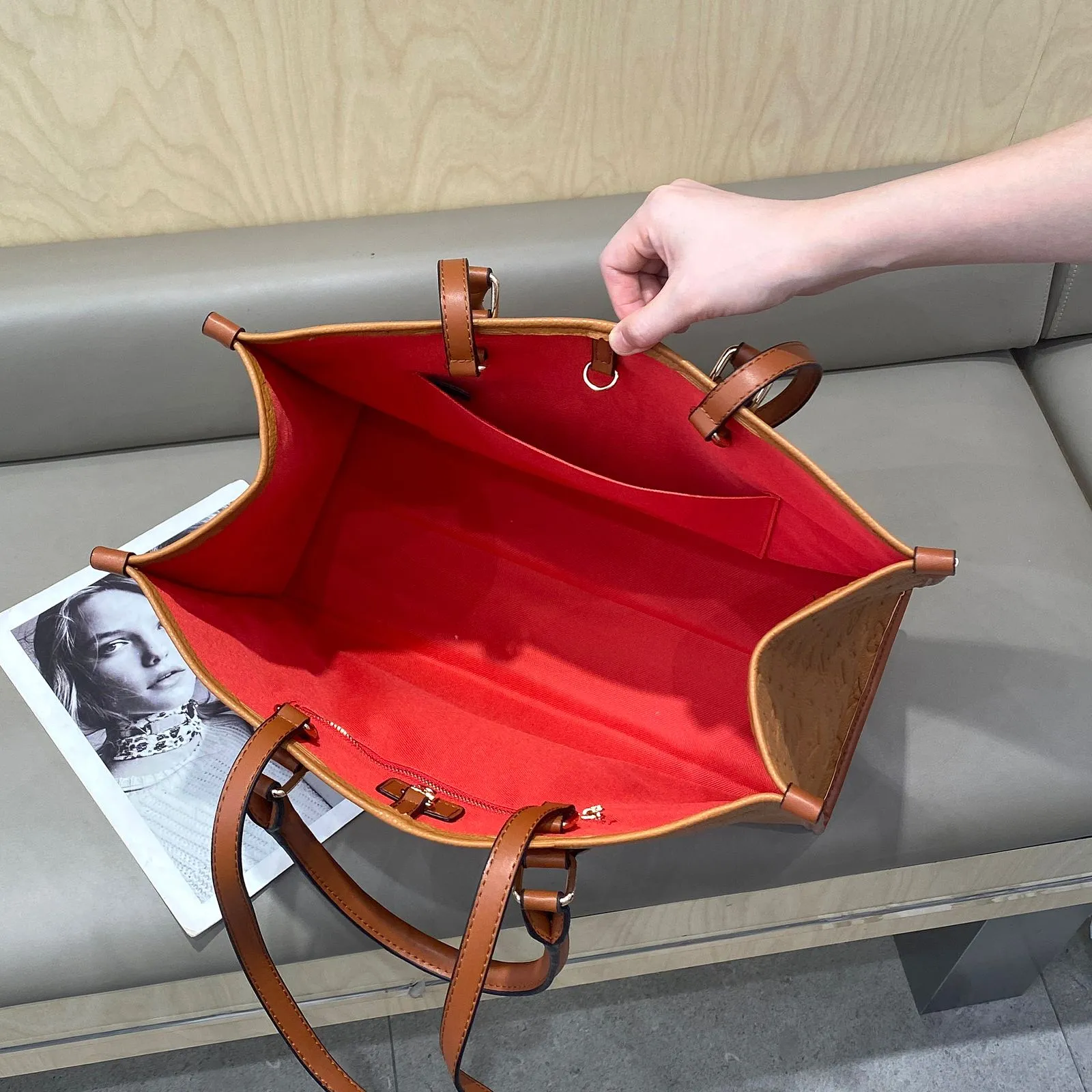 LV Onthego MM Tote Bag 33cm