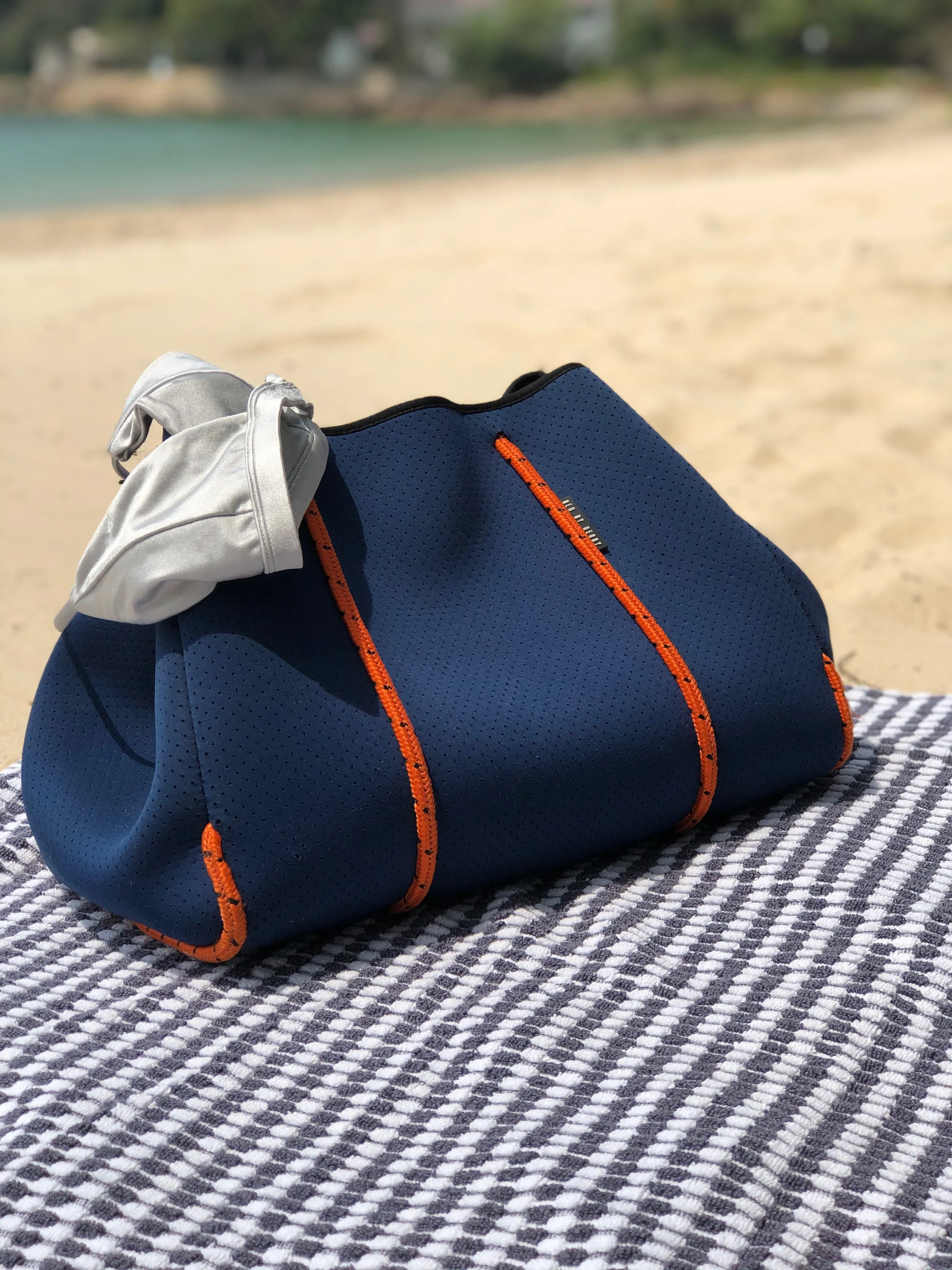NEO BY GERRY // ENDLESS SUMMER NAVY   CITRUS