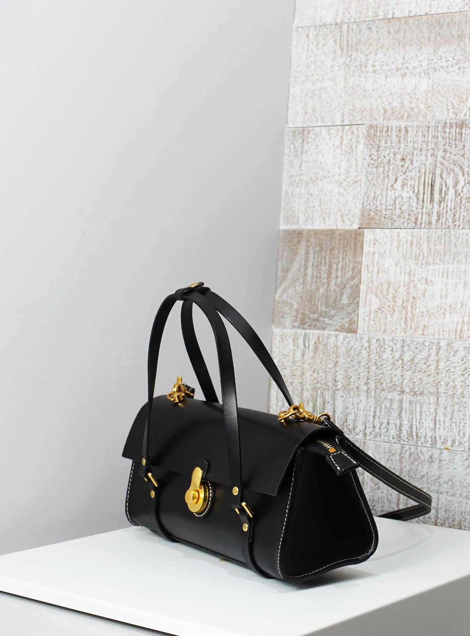 Vive Classic Baguette Satchel Black