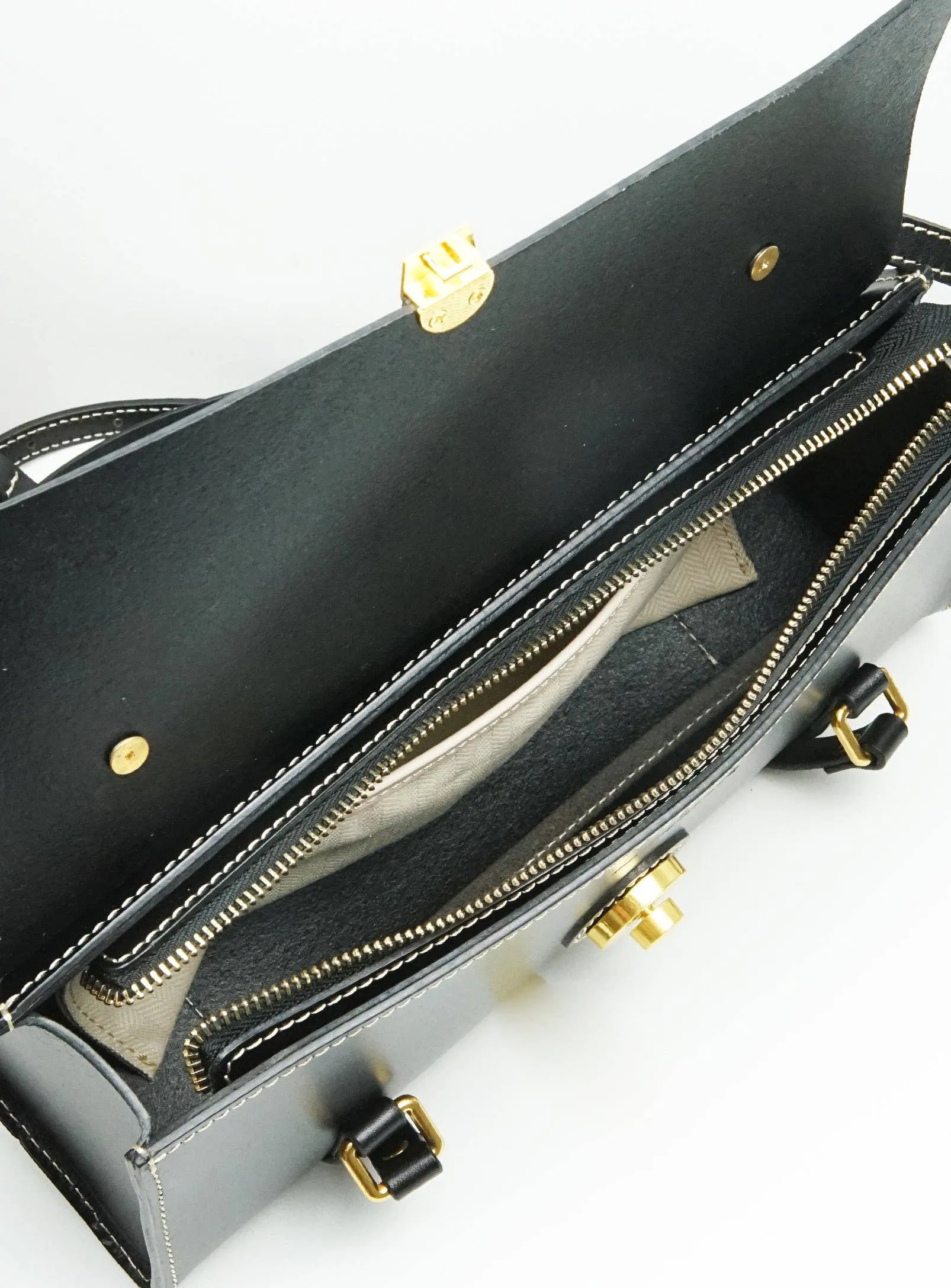 Vive Classic Baguette Satchel Black