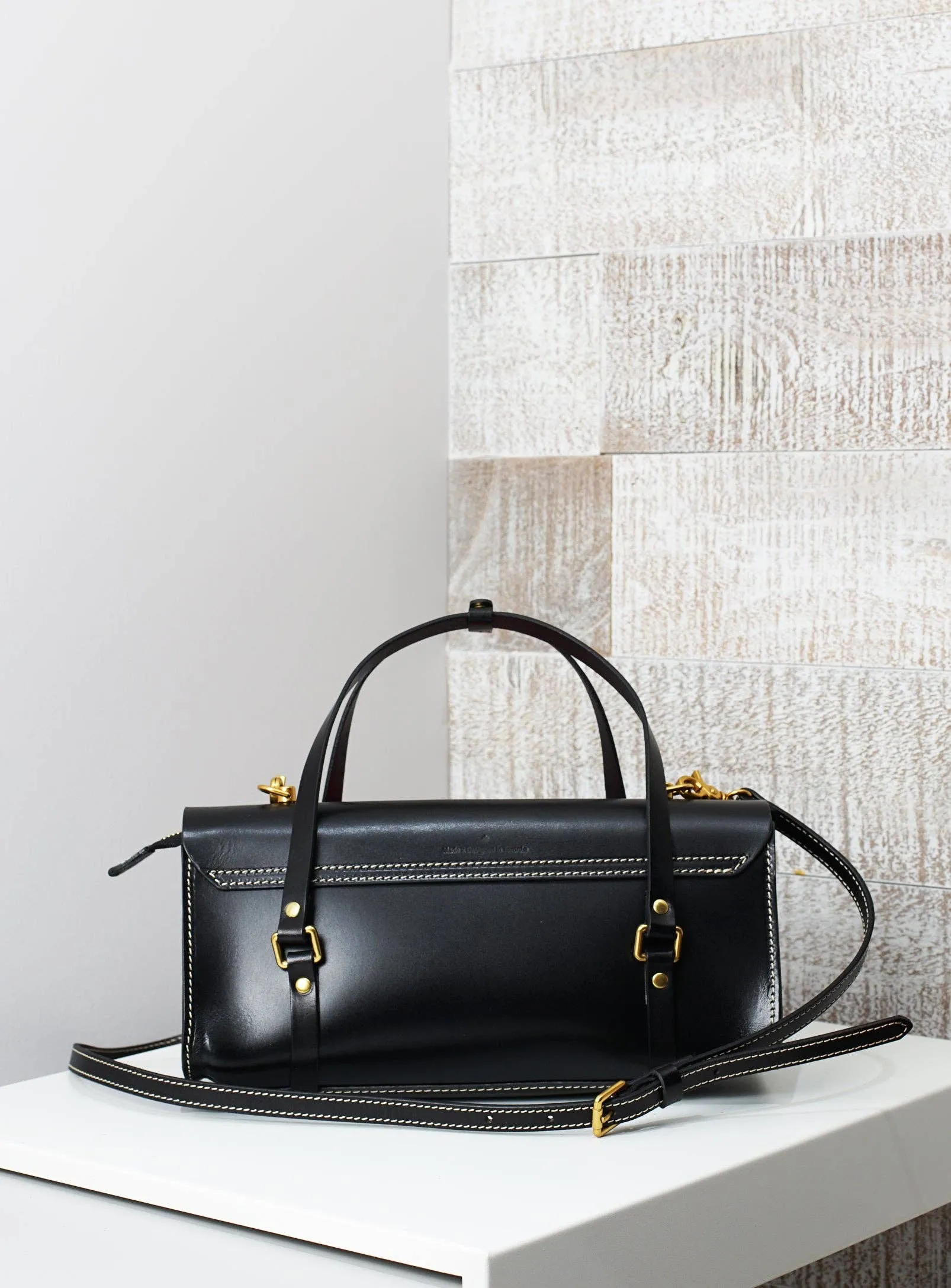 Vive Classic Baguette Satchel Black